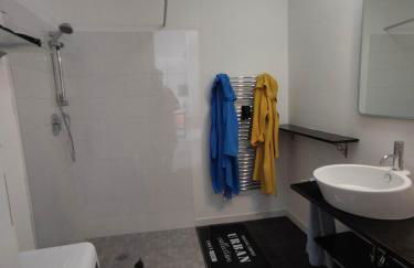 Lake & Pool Holiday House - Photo 7