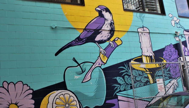 Uno dei murales di Mount Pleasant, a Vancouver