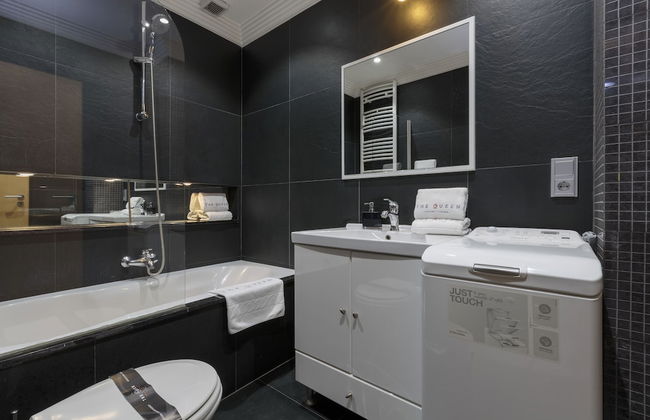 The Queen Luxury Apartments - Villa Serena - Photo 24