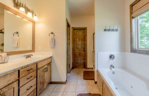 Hickory Hideaway with Communal Pool Access - Foto 33