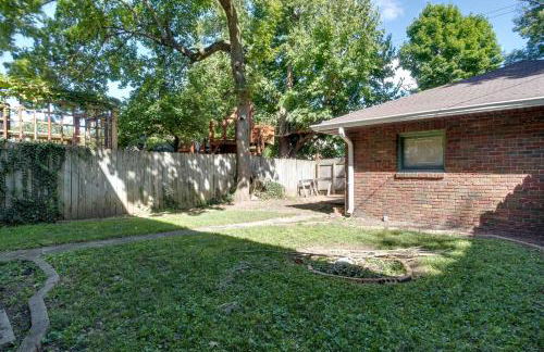 Near Family Fun! Centrally Located Indy Charmer - Foto 25