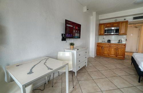 Deluxe Studios and Apartments at the Casablanca - Photo 68