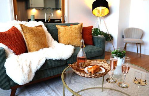 Luxury 2 Bed Apt, Sleeps 4, Secure PRKG-1 Car, Ascot Racecourse 5min walk, Legoland & Lapland 8mins, Windsor 15mins - Foto 14