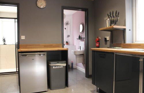 Stylish Escape With Wood-Fired Hot Tub - Foto 17