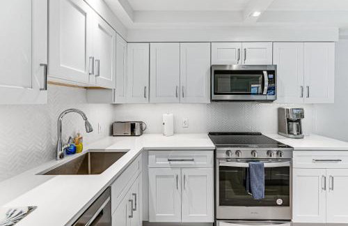 Coastal Downtown Naples Condo - Walk to the Beach! - Foto 11