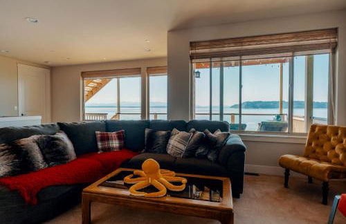 Stunning House with Views of Puget Sound! Ideal for Family Reunions - Photo 42