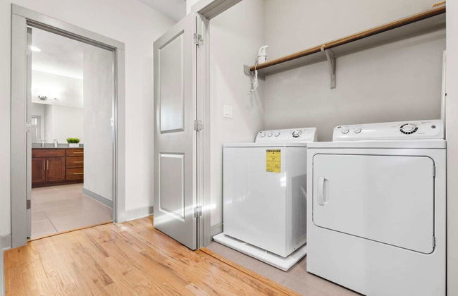 Chic & Homey 3BR Close to Downtown - Photo 19