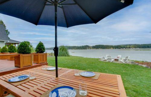 Waterfront Allyn Home with Fire Pit and 2 Kayaks! - Foto 48