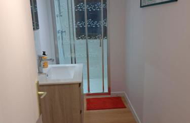 La Maison du Donjon - Gites de 8 personnes, parking privé avec jardin terrasse - Foto 43