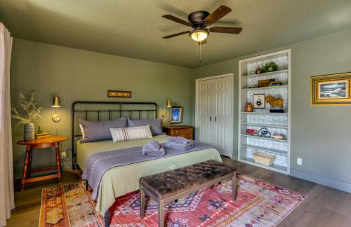 Pet-Friendly Escape w/ Game Room & Fire Pit! - Foto 17