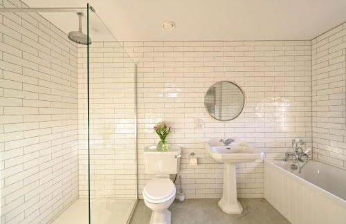 The Old Farmhouse - Photo 16