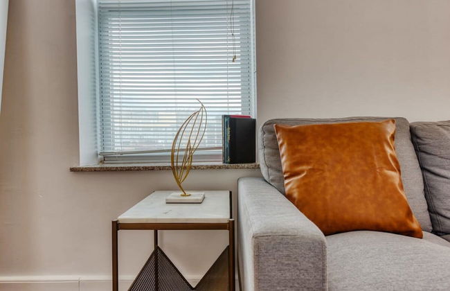 Stairway 3BR Apt w W D Home Theater - Foto 8