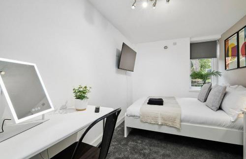 Luxury Lower-Level Two Bed Apt - Foto 10