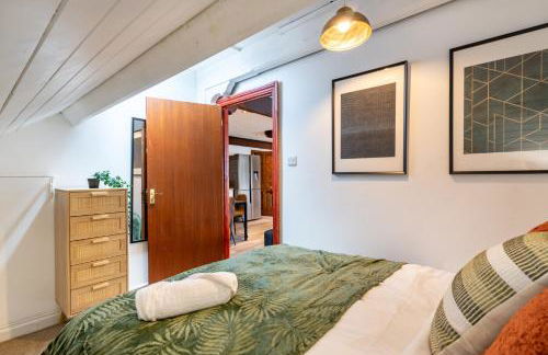 Madison House - Converted Church 5 Bed Pontypool - Photo 15