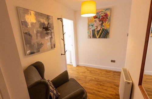 Paisley with Parking & Balcony - Pass the Keys - Foto 16