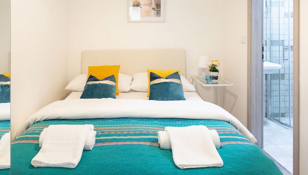 Spacious Studio Near City Center - Photo 3, Room