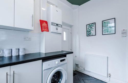 Spacious 3 Bed in Manchester by 53 Degrees Property, Perfect for Group Stays, Sleeps 8 with Free Parking! - Foto 6