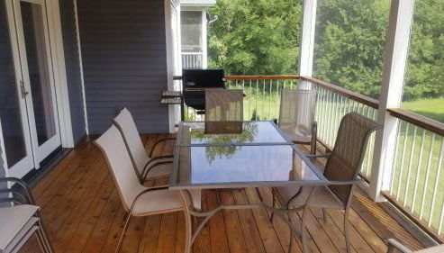 Beautiful 4+ bed 3 bath Condo 20 minutes to Madison - Photo 3