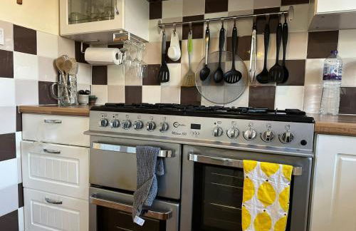 Cosy 2BR Home with Garden & Parking - Foto 16