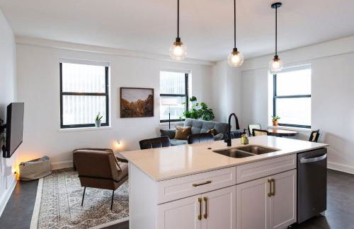 Luxury Downtown Apt with Parking, Gym, and Lap Pool - Foto 1