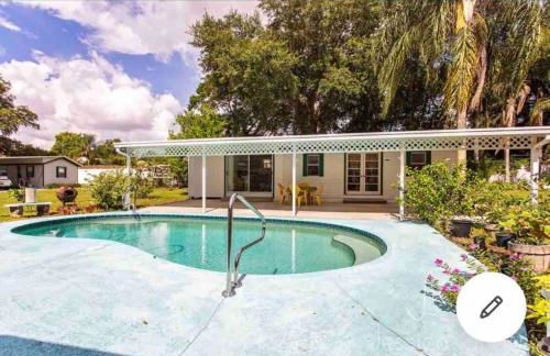 Family Pool Home • Sleeps 8 - Foto 35
