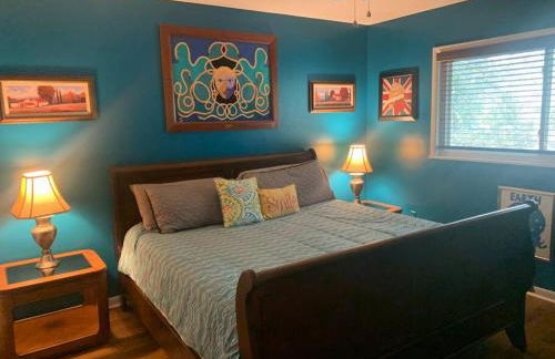 Family Friendly Downtown Home - Private Yard & Grill - Location, Location, Location! - Foto 24