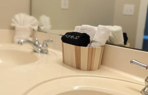 Cedar's Corner in Concord Spacious & Clean - Foto 51