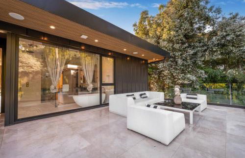 Luxury 6BR Beverly Hills Villa with Pool and Views - Photo 56