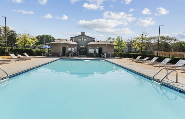 Glamorous 2B2BA with patio views and gym - Foto 24