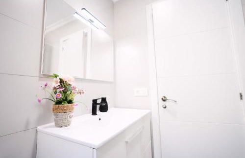 New Big City Center Apartment 4th floor no elevator - Photo 11