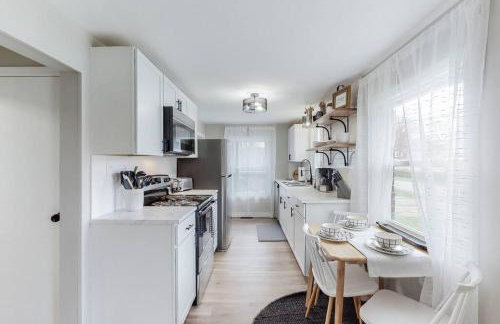 Touchdown Bungalow-Charming HOF Village Home - Foto 17