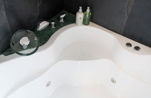 Woodside Barn Sleeps 14 with Hot Tub - Photo 14