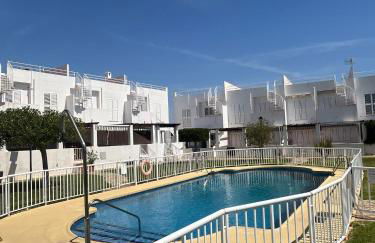 Duplex en urbanización con piscina comunitaria y wifi - Foto 9