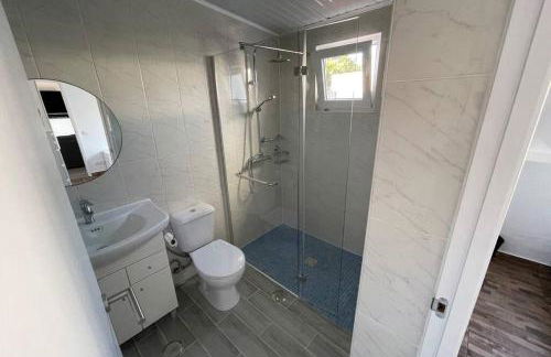 Spacious Villa. Large Rooftop. 4 Bedroom Sleeps 8 - Foto 16