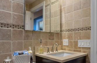 3-Story Townhome Free Parking Private Patio Washer-Dryer - Foto 11