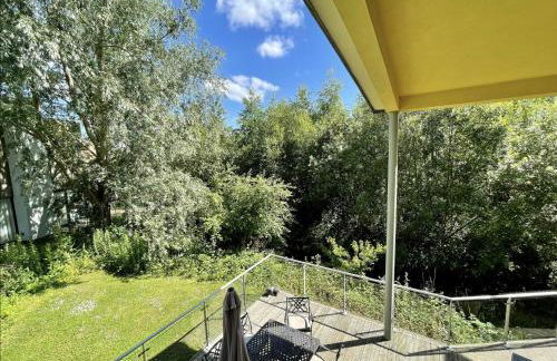 Modern contemporary home in beautiful setting - Foto 25