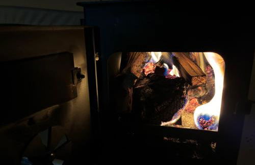 Cozy Winter Hot Tent With Log Burner, Tv & Hot tub - Foto 24