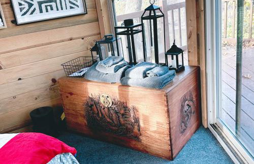 Garland Treehouse Villa: Patio Feasts & Creekside by Vacation Your way - Foto 47