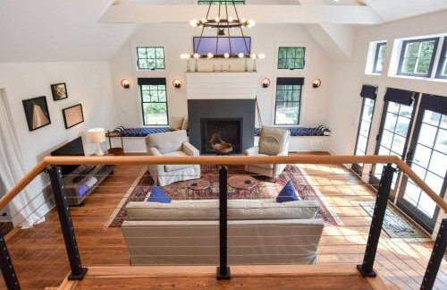 Gorgeous Renovation Walk to Water - Photo 8