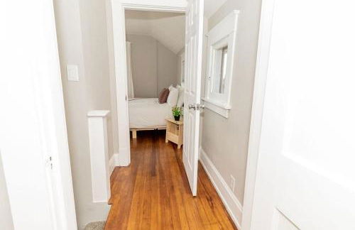 Cozy Riverfront Bungalow with Stunning Views - Foto 28