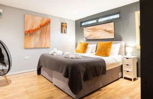 Stunning 6 Bedroom with Swimming Pool & Sauna! - Foto 101