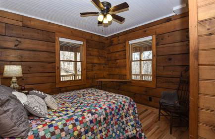 Charming Blue Ridge Cabin Private Pond and Waterfall Deer Haven by AvantStay - Foto 26