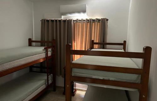 Apartamento Praia das Astúrias, 2 minutos de caminhada para praia, piscina, garagem demarcada, cama Queen - Foto 24