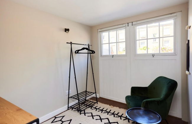 The Holland Park Crib - Classy 2bdr House - Photo 5