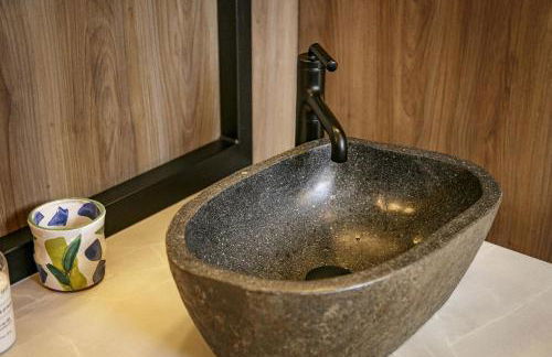 Secluded Glamping Tree Tent with Outdoor Soaking Tub & Private Pizza Oven Near Waterfalls, Zirconia, NC - Foto 12