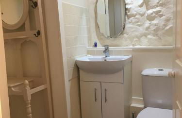 Apartment in the village of Moelfre - Photo 6