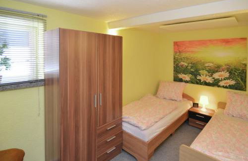 Chalet in Schnett Near Ski Slopes - Foto 28