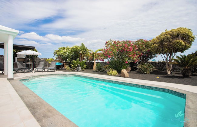 Gorgeous Newly Renovated 4-bedroom Villa! - Photo 18