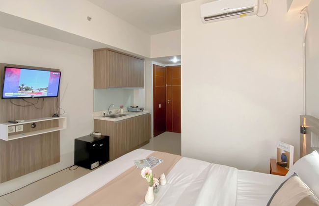 Cozy Studio Apartment At Vittoria Residence - Photo 3