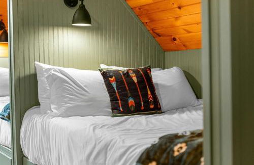 Remodeled Lakefront Cabin, shuffleboard, Starlink - Foto 24